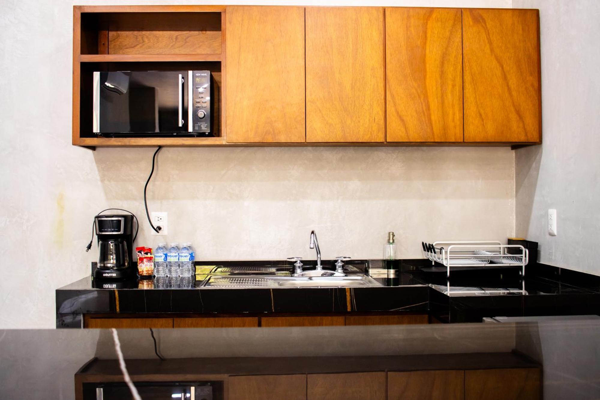 Hotel Casa Tortuga Tulum - Cenotes Park Inclusive 외부 사진 A typical kitchenette