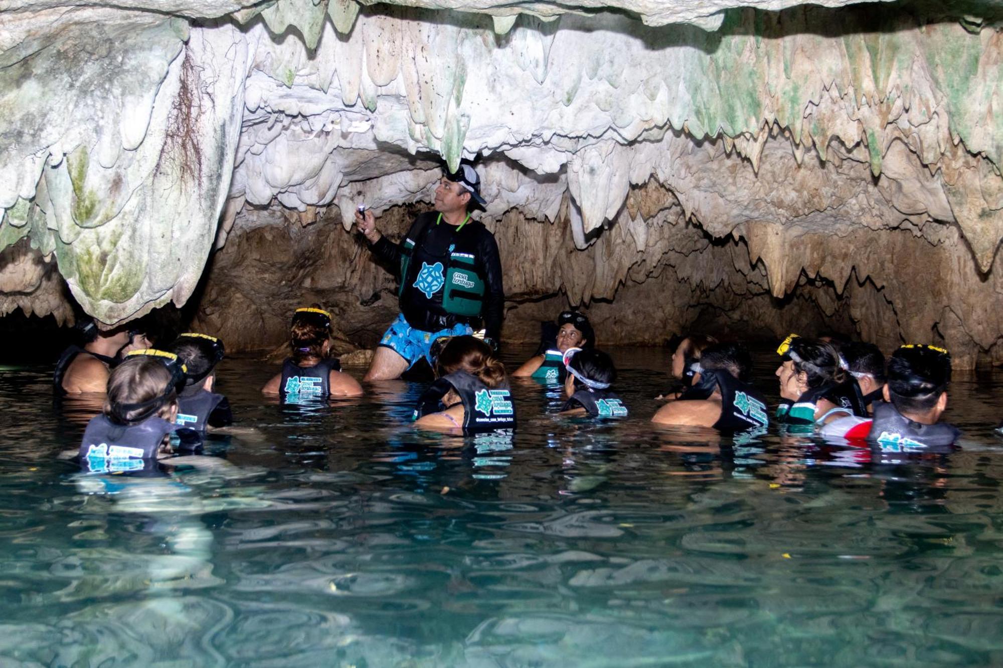 Hotel Casa Tortuga Tulum - Cenotes Park Inclusive 외부 사진 Cave divers in the Hua ma cave